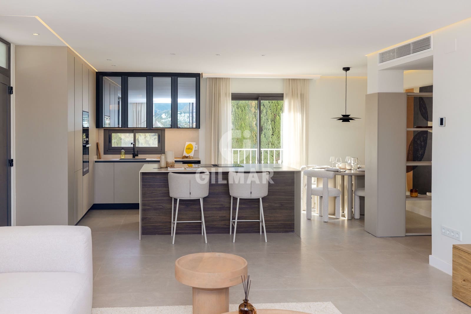 2 soverom Leilighet til salgs i Nueva Andalucia med svømmebasseng garasje - € 890 000 (Ref: 9747416)