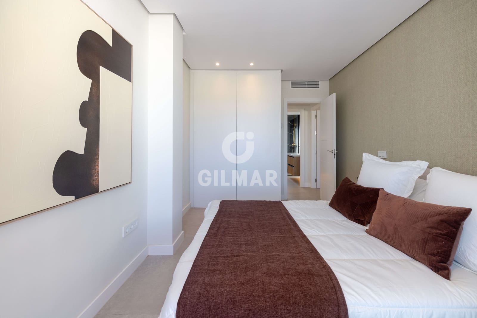 2 soverom Leilighet til salgs i Nueva Andalucia med svømmebasseng garasje - € 890 000 (Ref: 9747416)