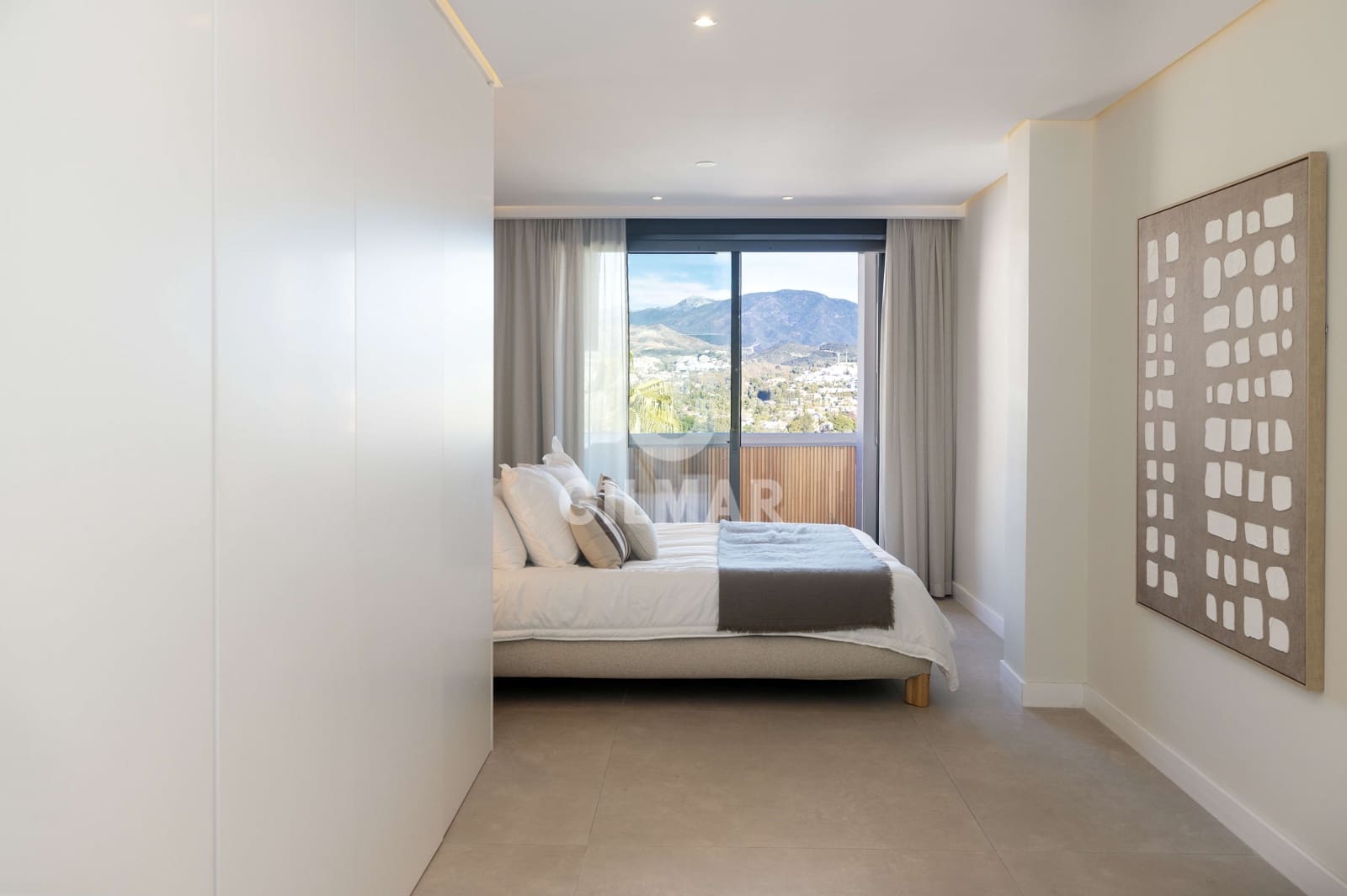 2 soverom Leilighet til salgs i Nueva Andalucia med svømmebasseng garasje - € 890 000 (Ref: 9747416)