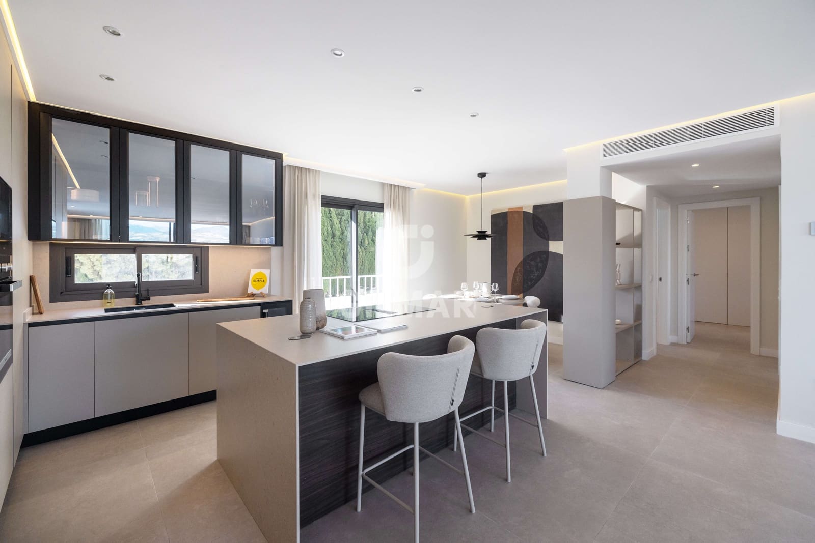 2 soverom Leilighet til salgs i Nueva Andalucia med svømmebasseng garasje - € 890 000 (Ref: 9747416)