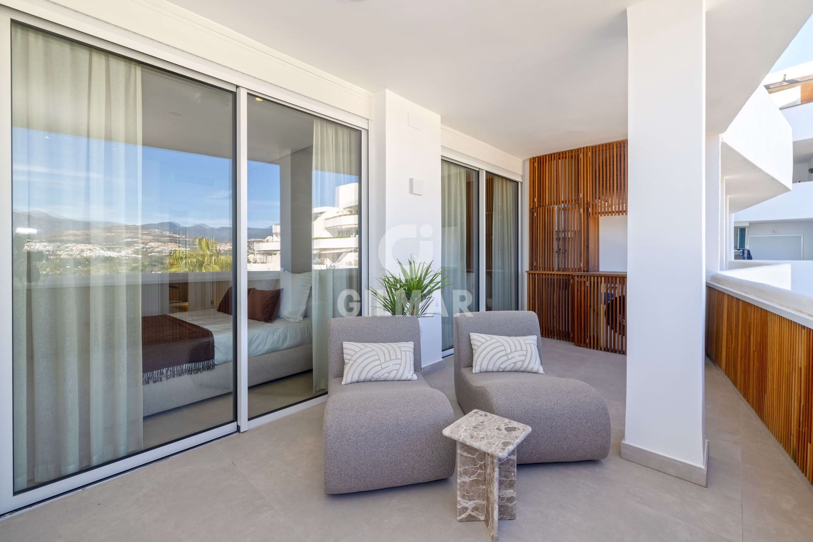 2 soverom Leilighet til salgs i Nueva Andalucia med svømmebasseng garasje - € 890 000 (Ref: 9747416)