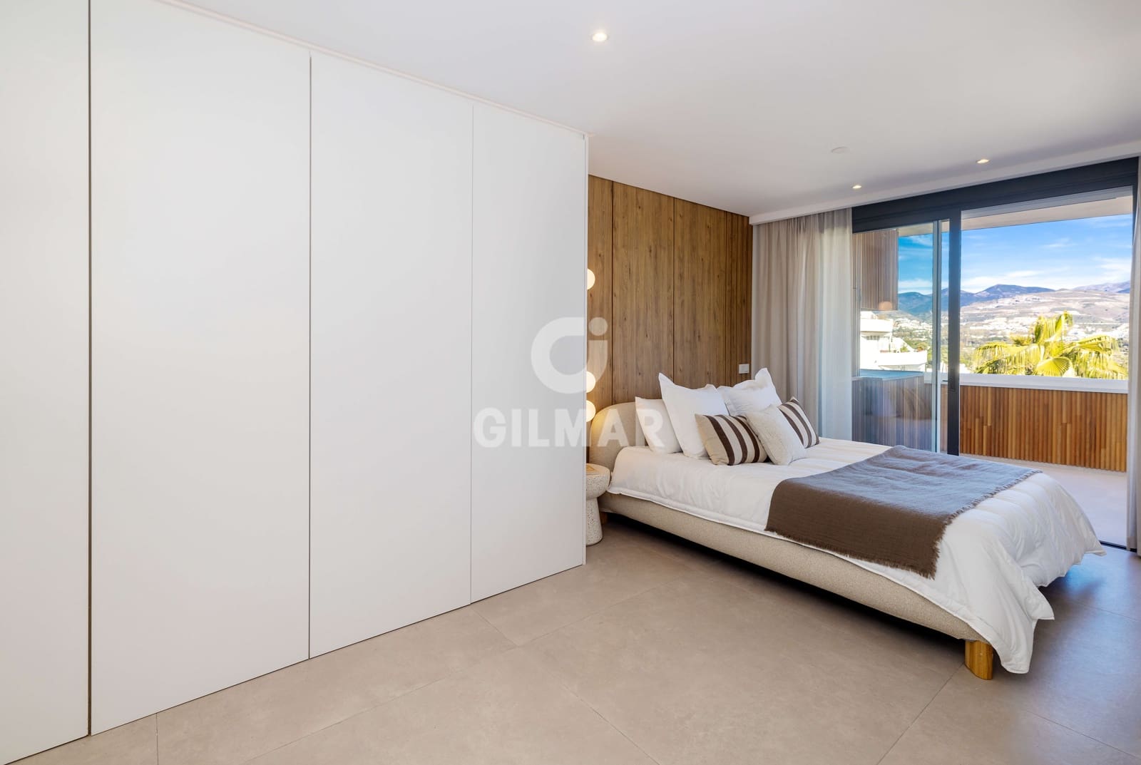 2 soverom Leilighet til salgs i Nueva Andalucia med svømmebasseng garasje - € 890 000 (Ref: 9747416)