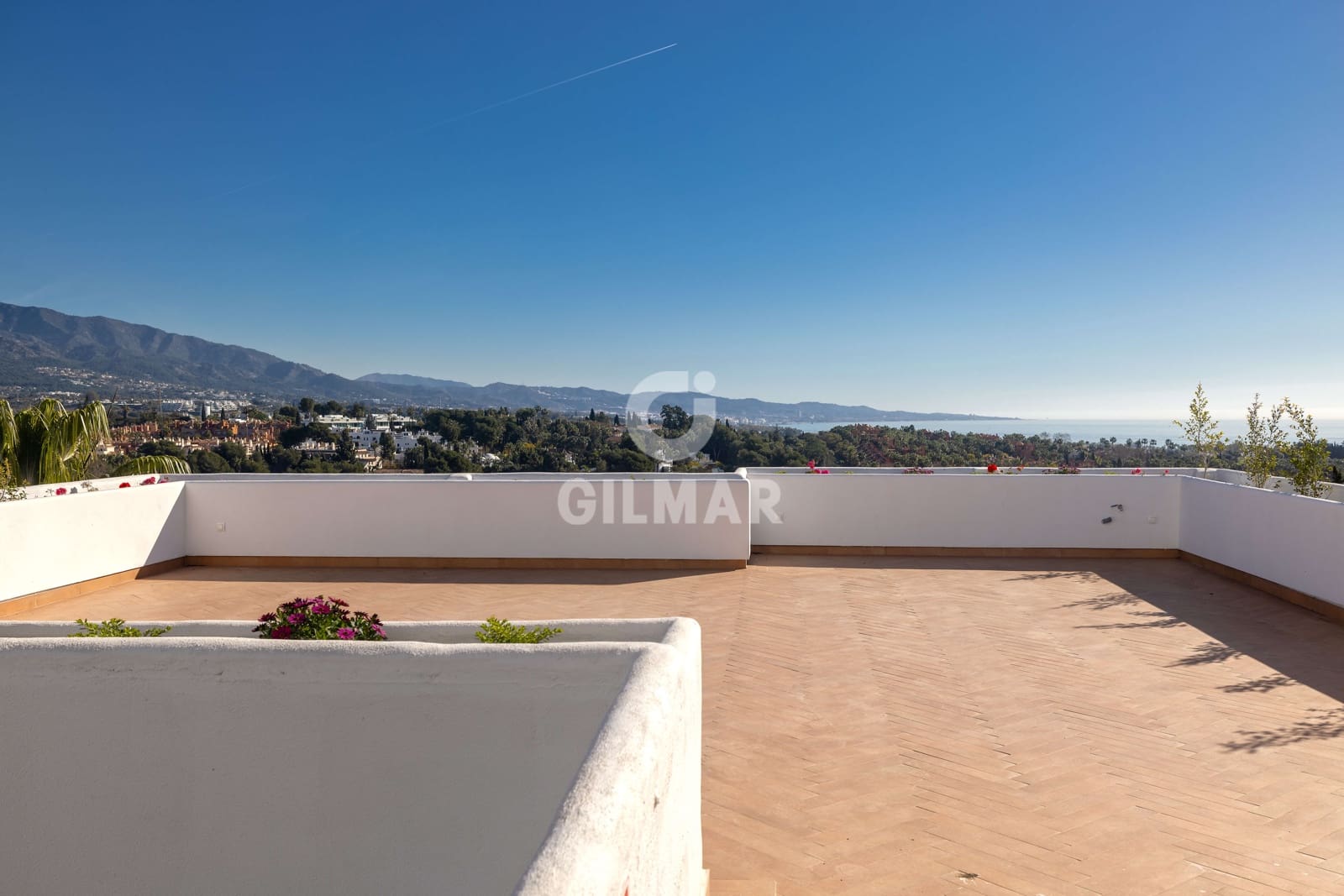 2 soverom Leilighet til salgs i Nueva Andalucia med svømmebasseng garasje - € 890 000 (Ref: 9747416)