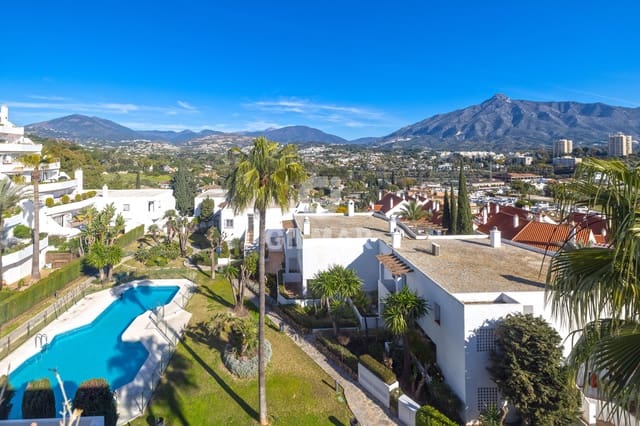 2 soverom Leilighet til salgs i Las Brisas, Marbella med svømmebasseng garasje - € 890 000 (Ref: 9747416)