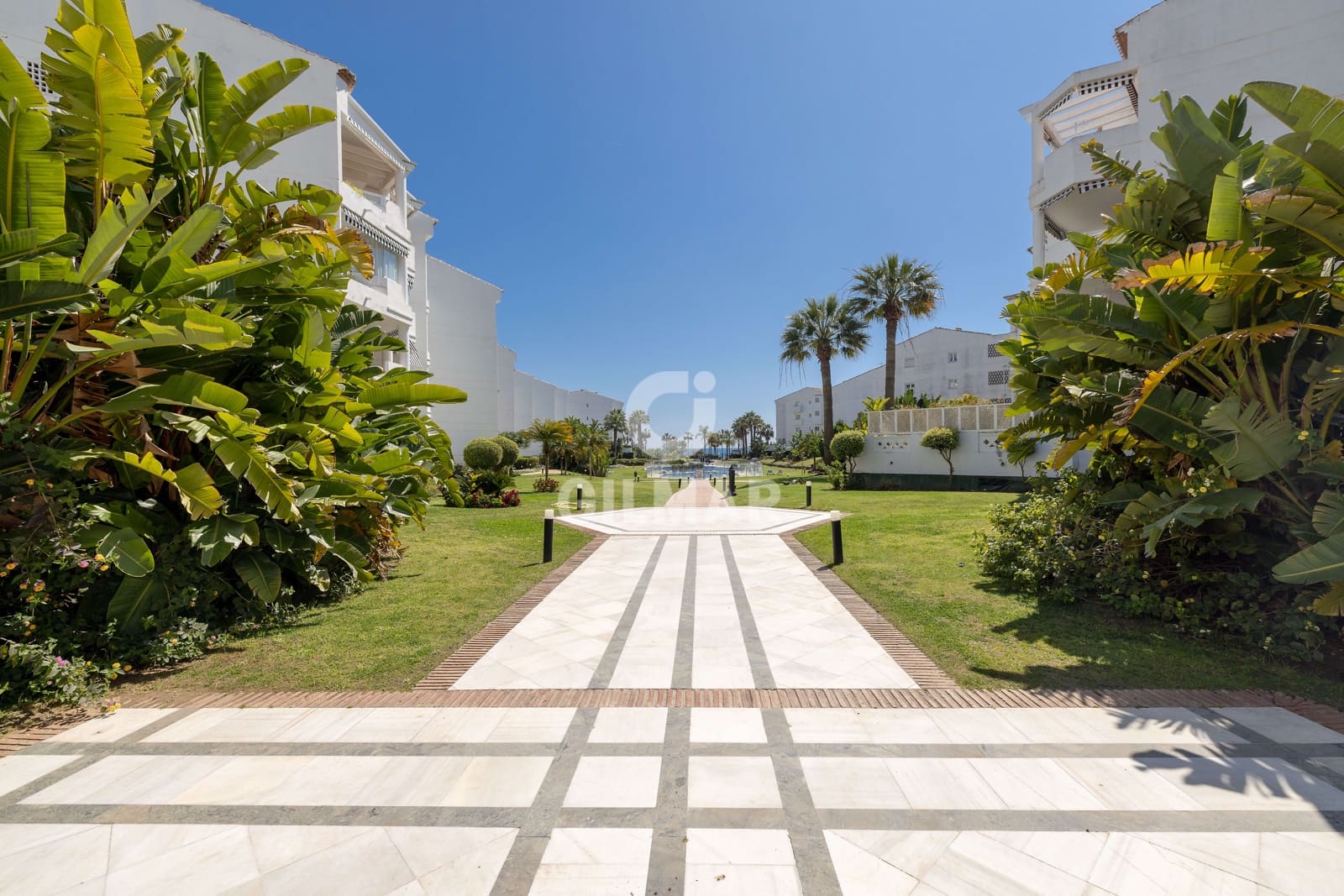 4 Zimmer Wohnung zu verkaufen in Puerto Banus mit Pool Garage - 1.595.000 € (Ref: 9747418)