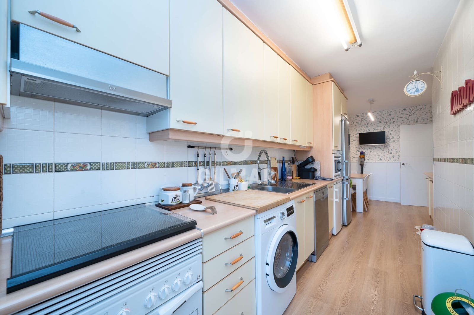 4 bedroom Flat for sale in Madrid city with pool garage - € 890,000 (Ref: 9752553)