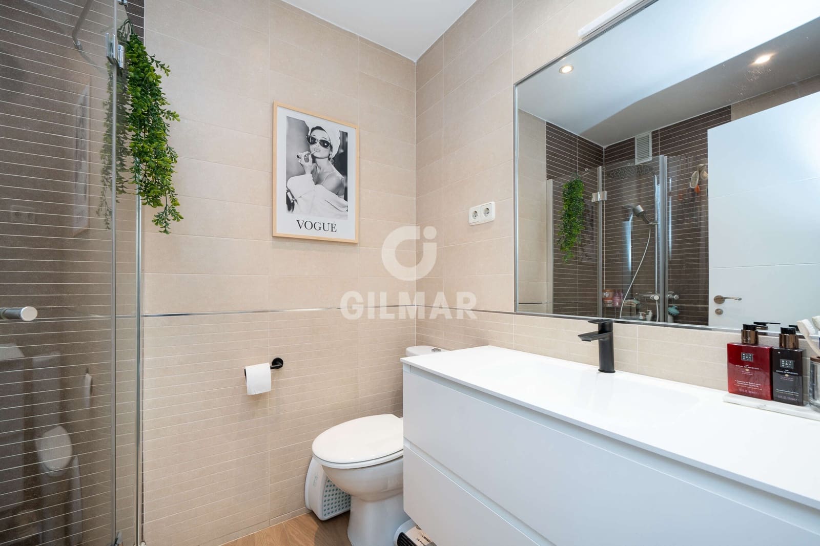 4 bedroom Flat for sale in Madrid city with pool garage - € 890,000 (Ref: 9752553)