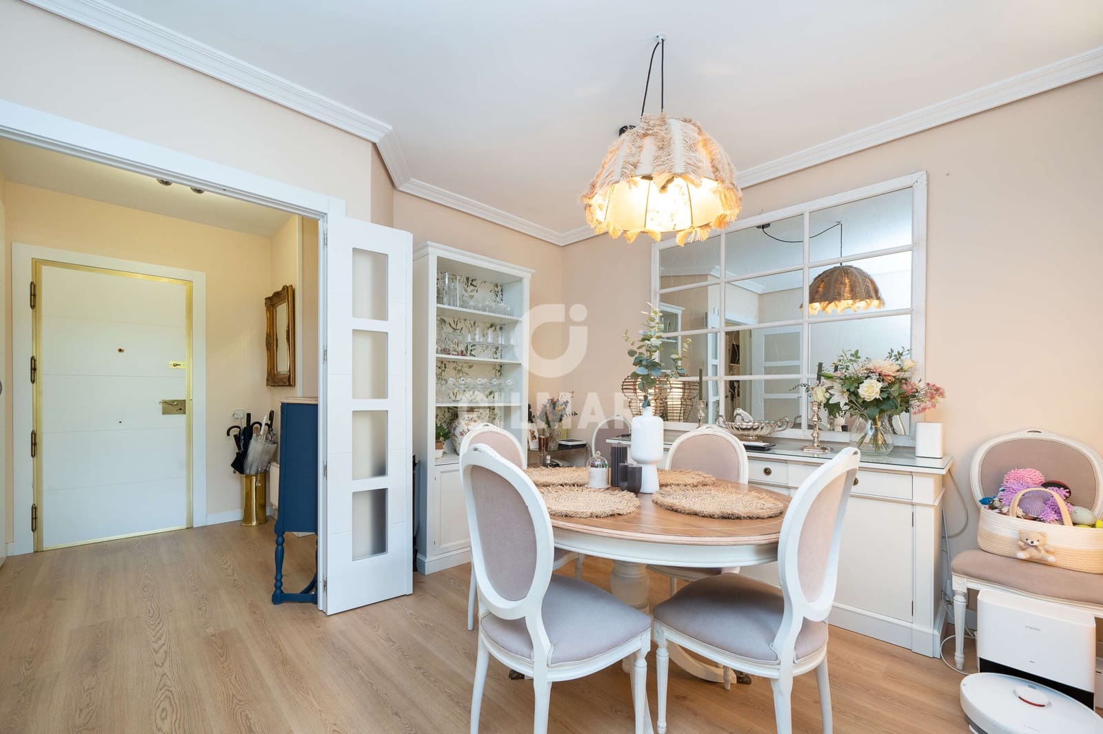 4 bedroom Flat for sale in Madrid city with pool garage - € 890,000 (Ref: 9752553)