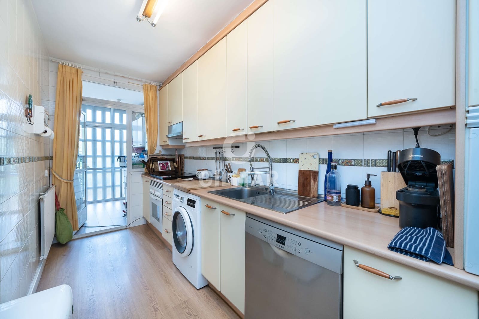 4 bedroom Flat for sale in Madrid city with pool garage - € 890,000 (Ref: 9752553)