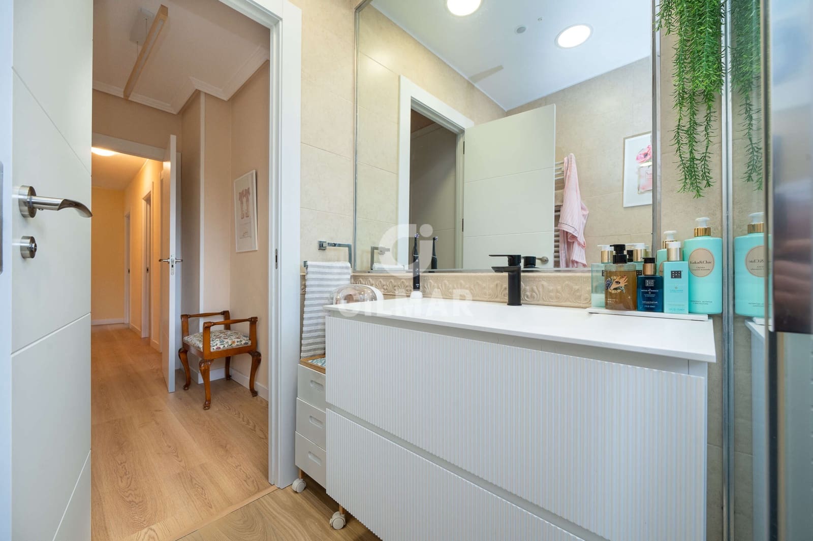 4 bedroom Flat for sale in Madrid city with pool garage - € 890,000 (Ref: 9752553)