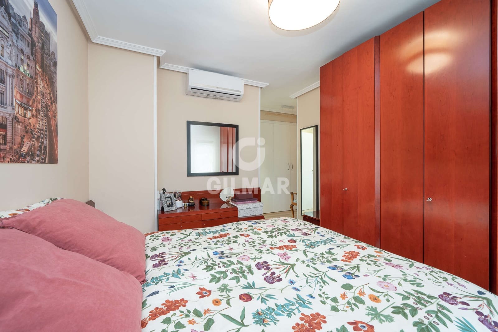 4 bedroom Flat for sale in Madrid city with pool garage - € 890,000 (Ref: 9752553)