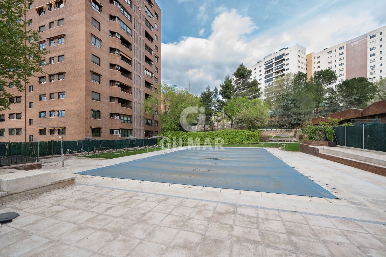4 bedroom Flat for sale in Madrid city with pool garage - € 890,000 (Ref: 9752553)