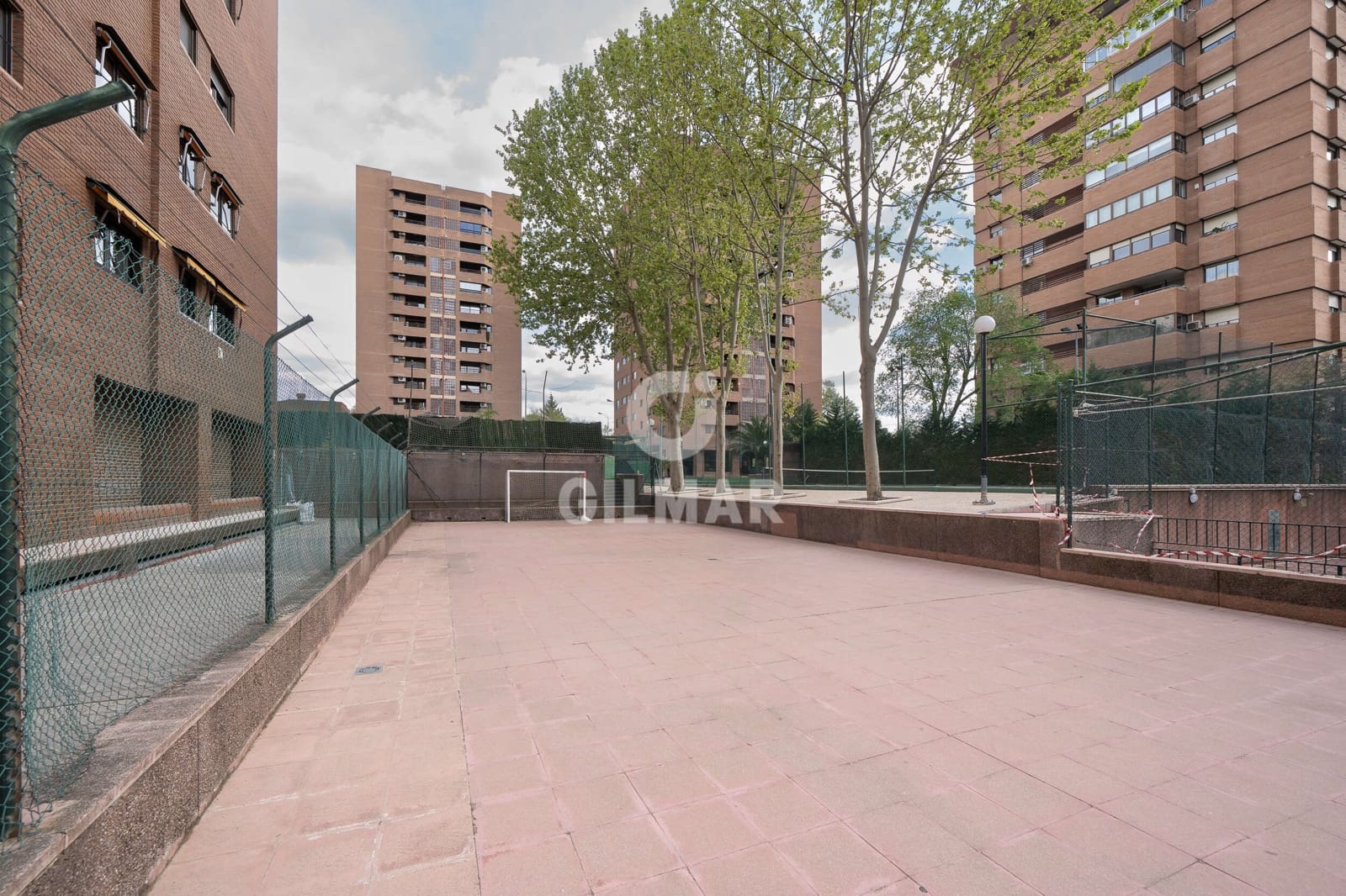 4 bedroom Flat for sale in Madrid city with pool garage - € 890,000 (Ref: 9752553)