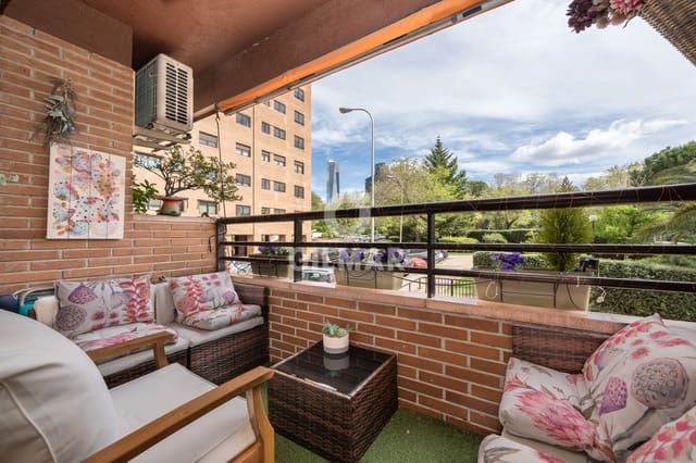 4 soverom Leilighet til salgs i La Paz, Madrid by med svømmebasseng garasje - € 890 000 (Ref: 9752553)