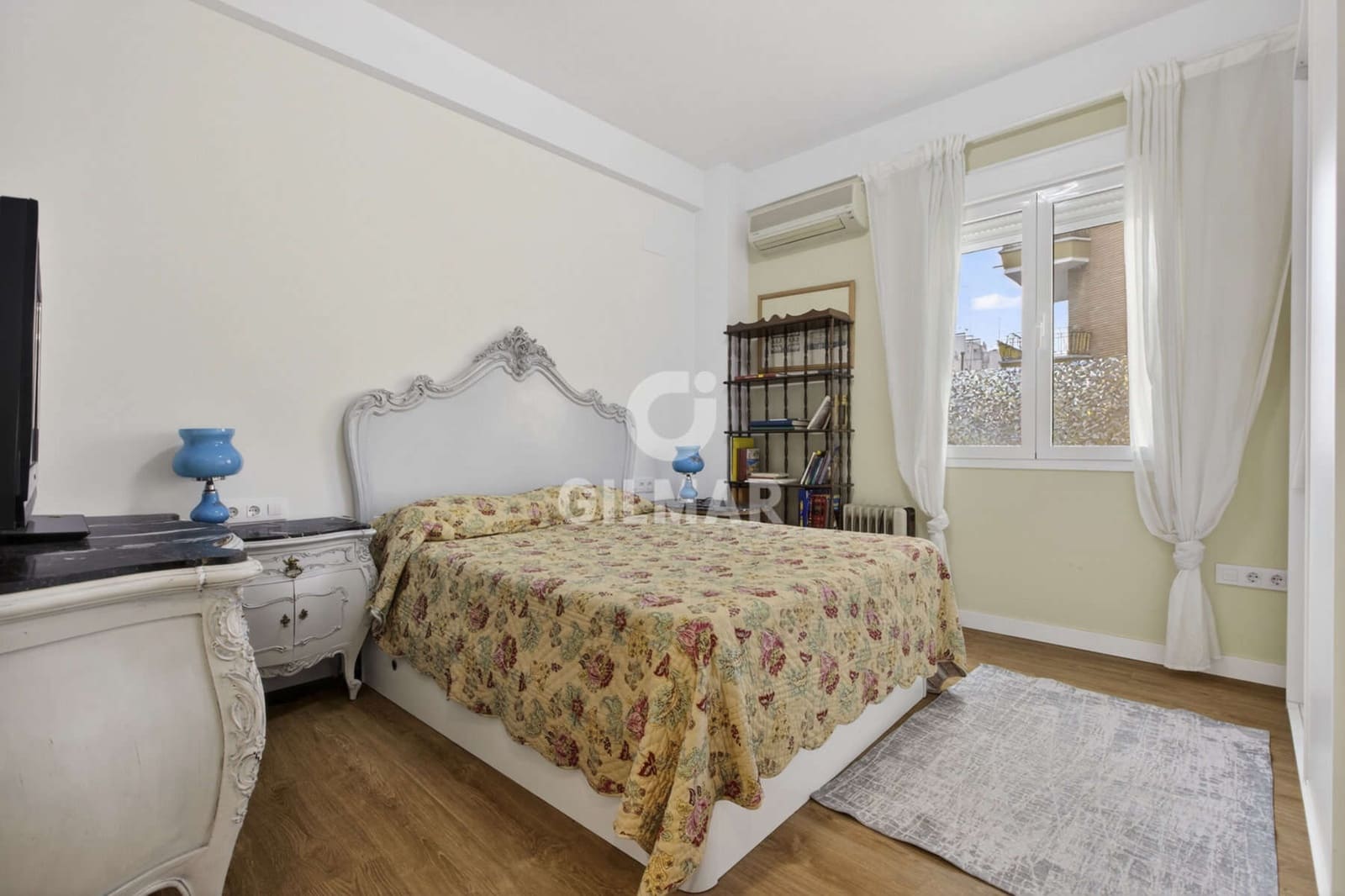 5 bedroom Flat for sale in Seville city with garage - € 850,000 (Ref: 9753637)