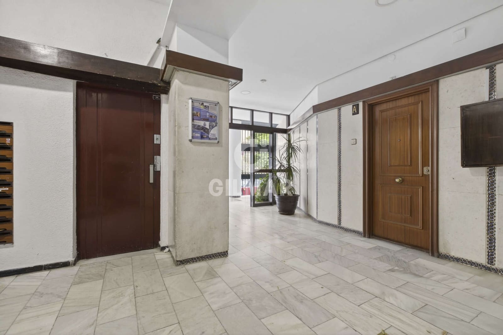 5 bedroom Flat for sale in Seville city with garage - € 850,000 (Ref: 9753637)