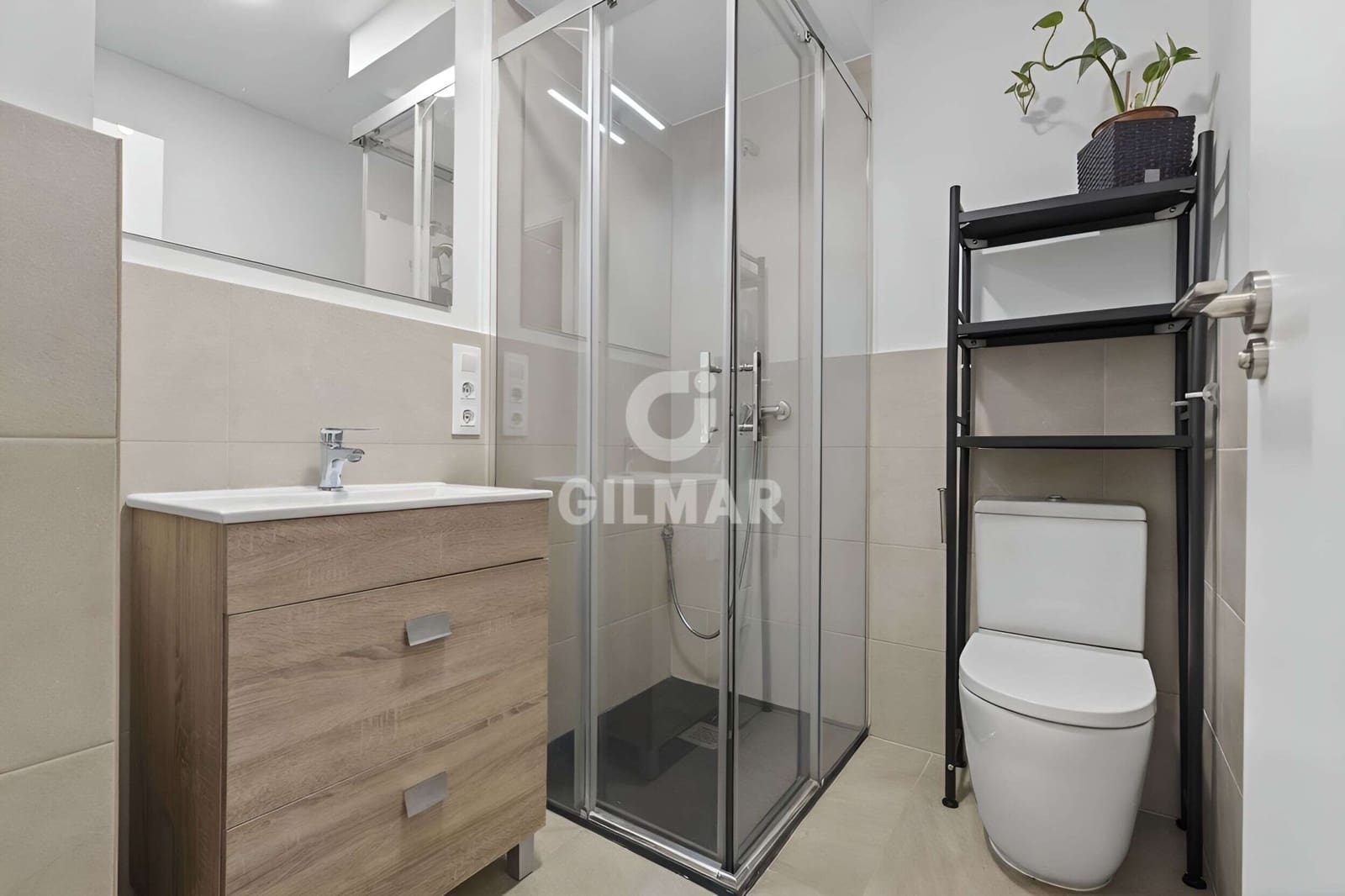 5 bedroom Flat for sale in Seville city with garage - € 850,000 (Ref: 9753637)