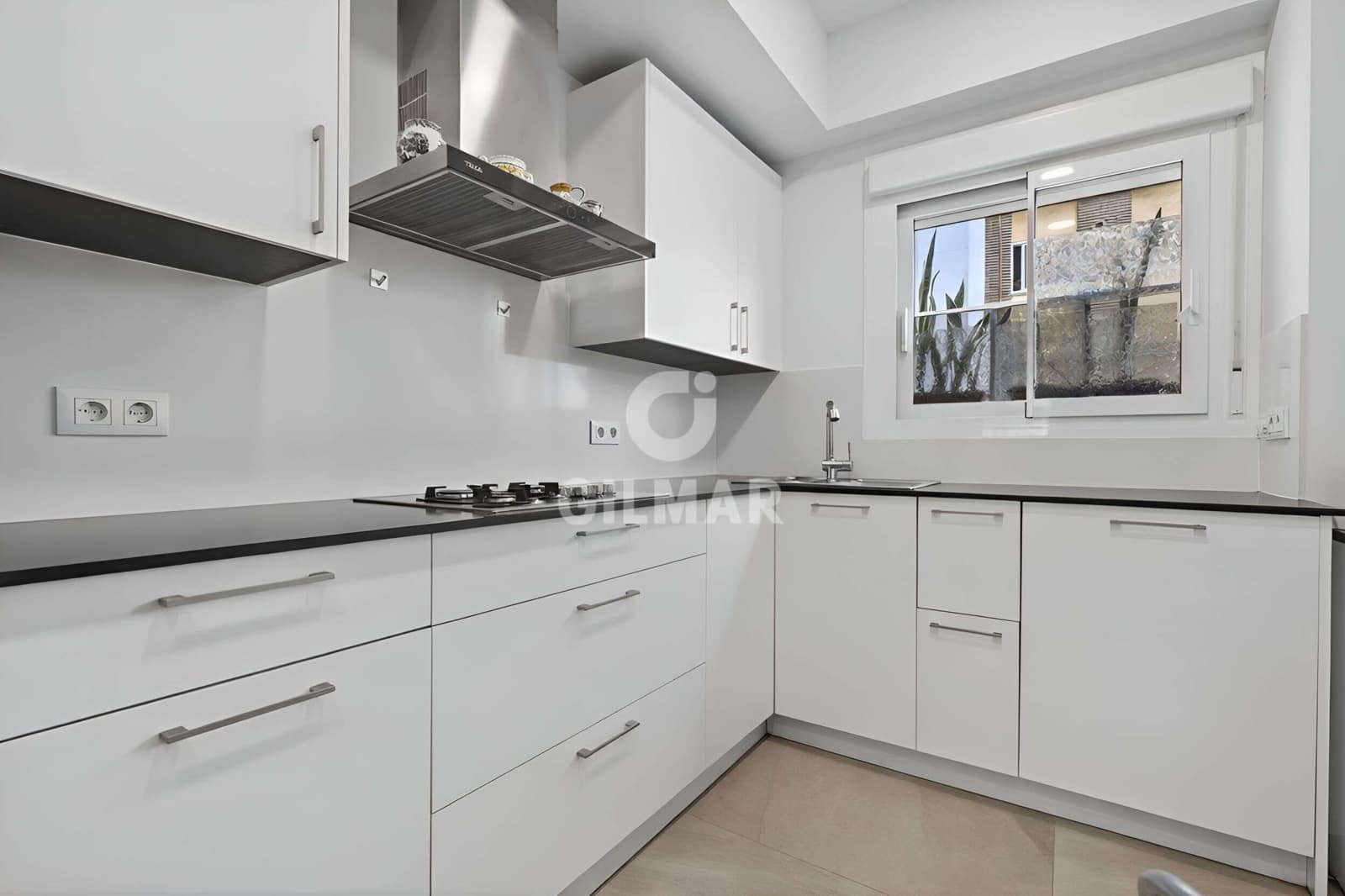 5 bedroom Flat for sale in Seville city with garage - € 850,000 (Ref: 9753637)