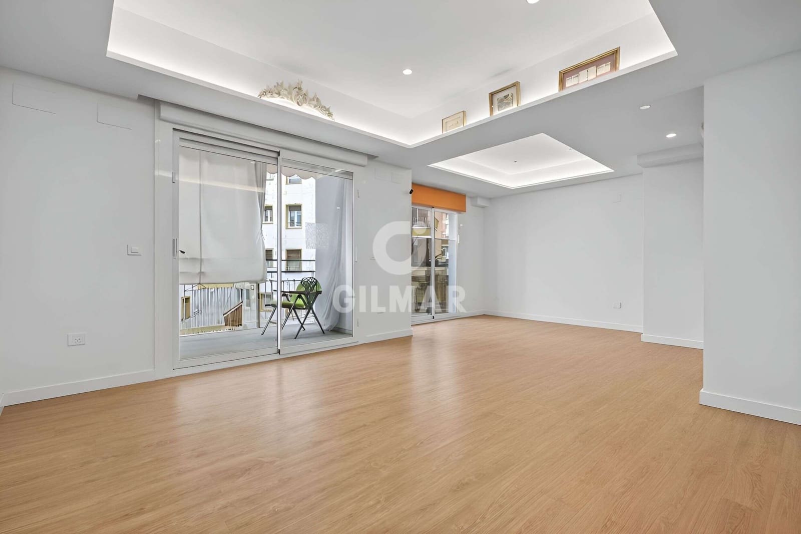 5 bedroom Flat for sale in Seville city with garage - € 850,000 (Ref: 9753637)