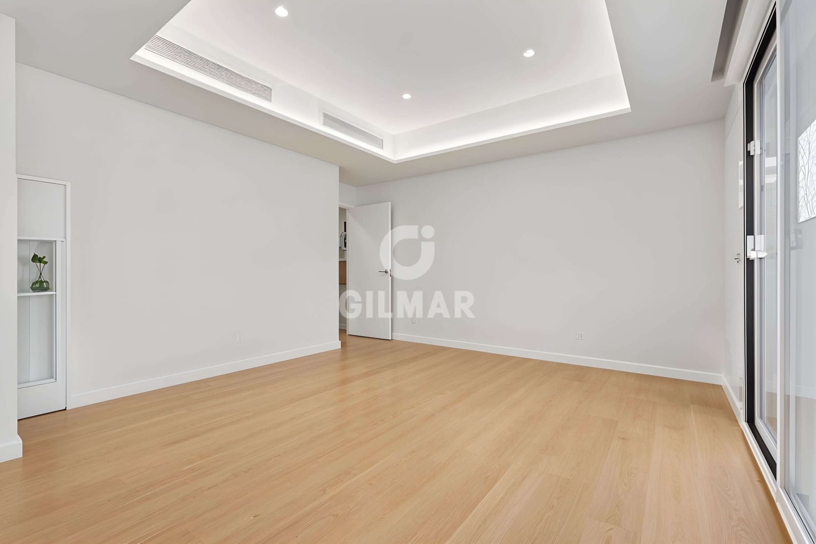 5 bedroom Flat for sale in Seville city with garage - € 850,000 (Ref: 9753637)