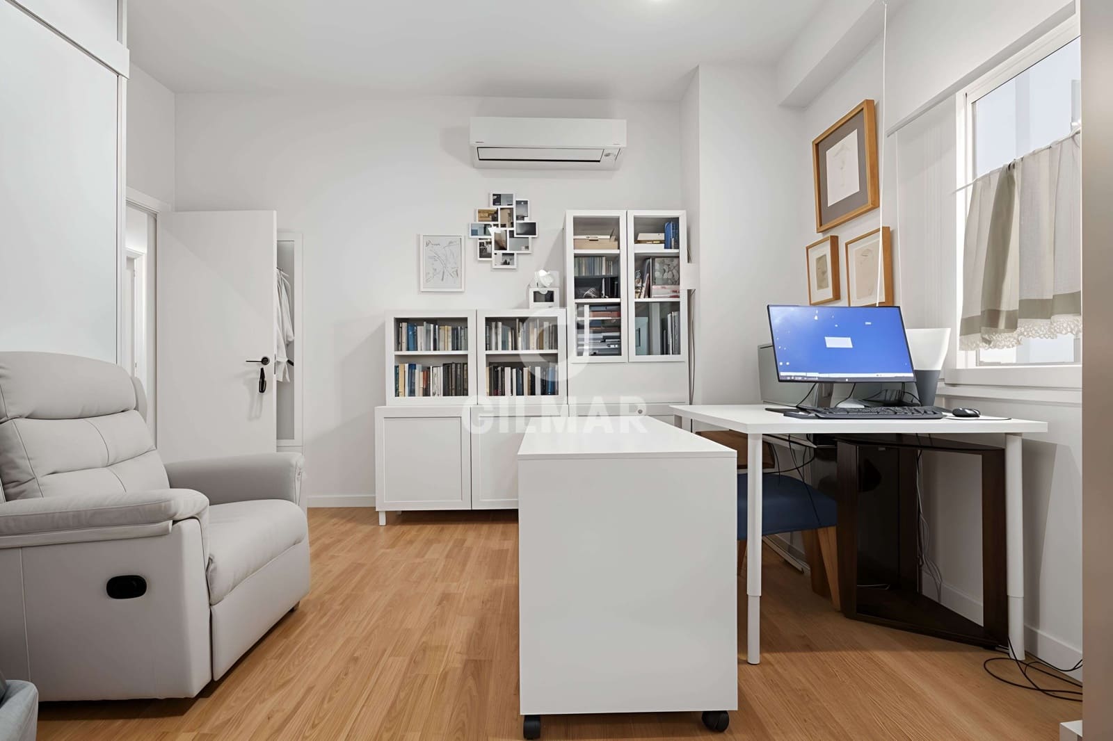 5 bedroom Flat for sale in Seville city with garage - € 850,000 (Ref: 9753637)