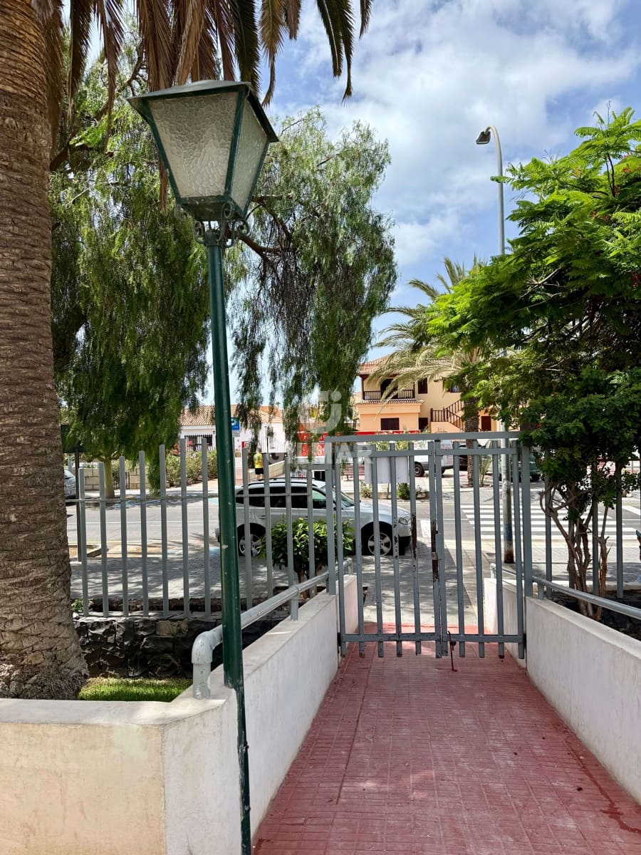 4 chambre Appartement à vendre à Las Galletas avec piscine - 420 000 € (Ref: 9753640)