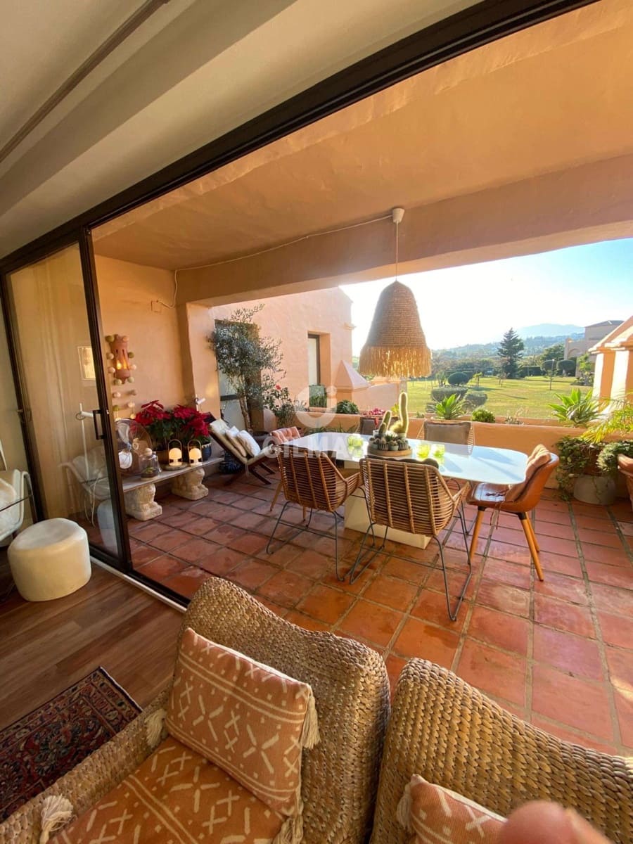 3 makuuhuone Kattohuoneisto myytävänä paikassa El Paraiso mukana uima-altaan 
autotalli - 835 000 € (Ref: 9756736)