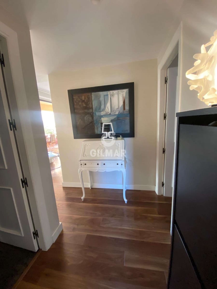 3 makuuhuone Kattohuoneisto myytävänä paikassa El Paraiso mukana uima-altaan 
autotalli - 835 000 € (Ref: 9756736)