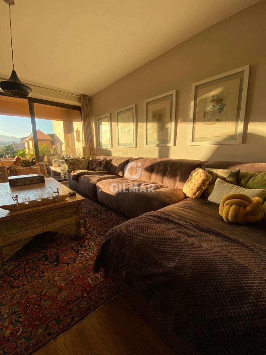 3 makuuhuone Kattohuoneisto myytävänä paikassa El Paraiso mukana uima-altaan 
autotalli - 835 000 € (Ref: 9756736)