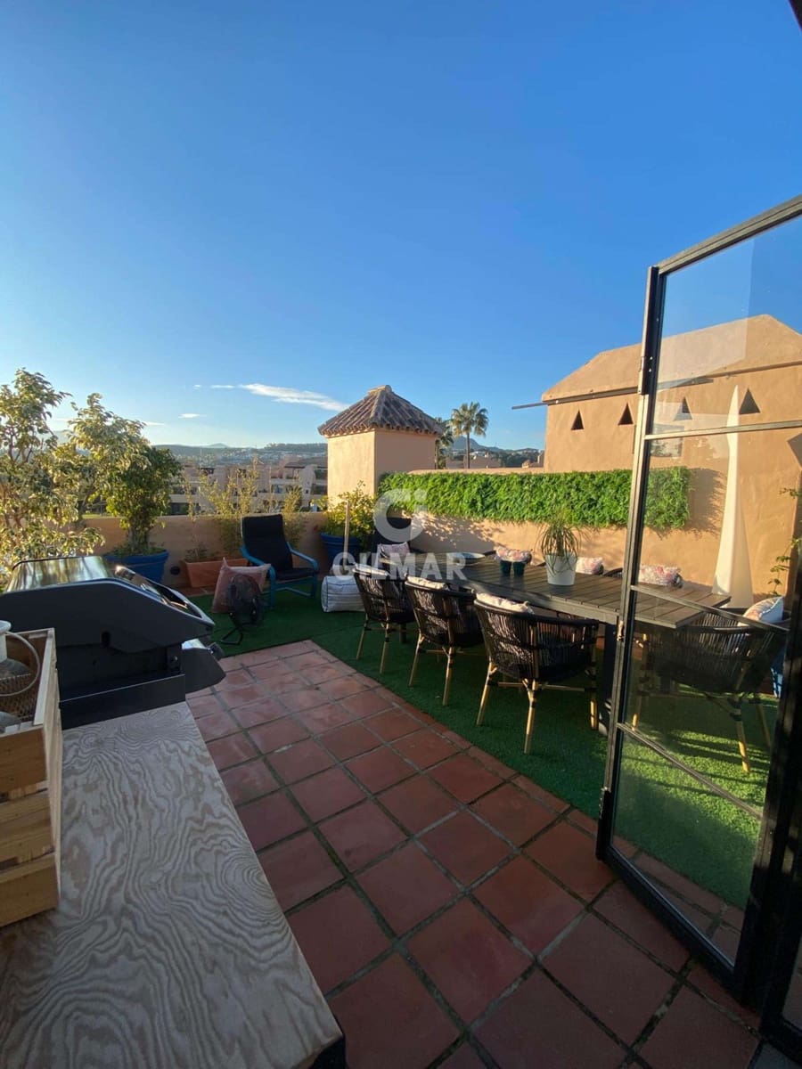 3 makuuhuone Kattohuoneisto myytävänä paikassa El Paraiso mukana uima-altaan 
autotalli - 835 000 € (Ref: 9756736)