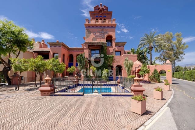 3 makuuhuone Kattohuoneisto myytävänä paikassa El Paraiso, Estepona mukana uima-altaan 
autotalli - 835 000 € (Ref: 9756736)