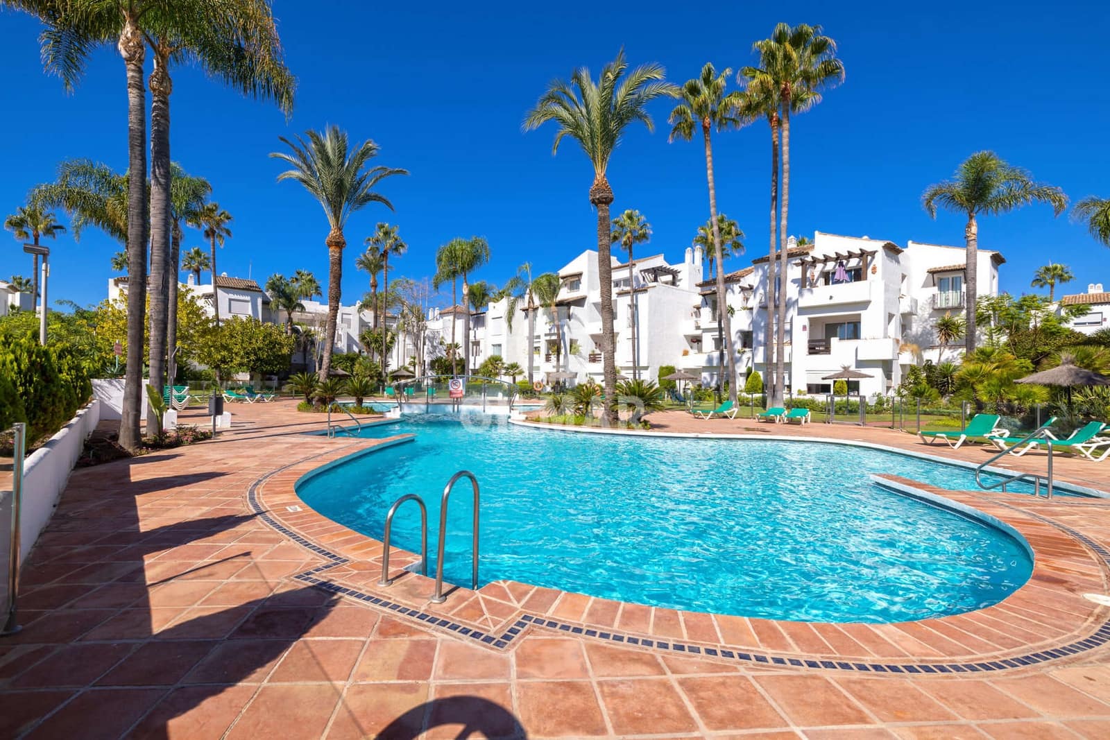 2 sypialnia Mieszkanie na sprzedaż w Costalita z basenem garażem - 450 000 € (Ref: 9756737)