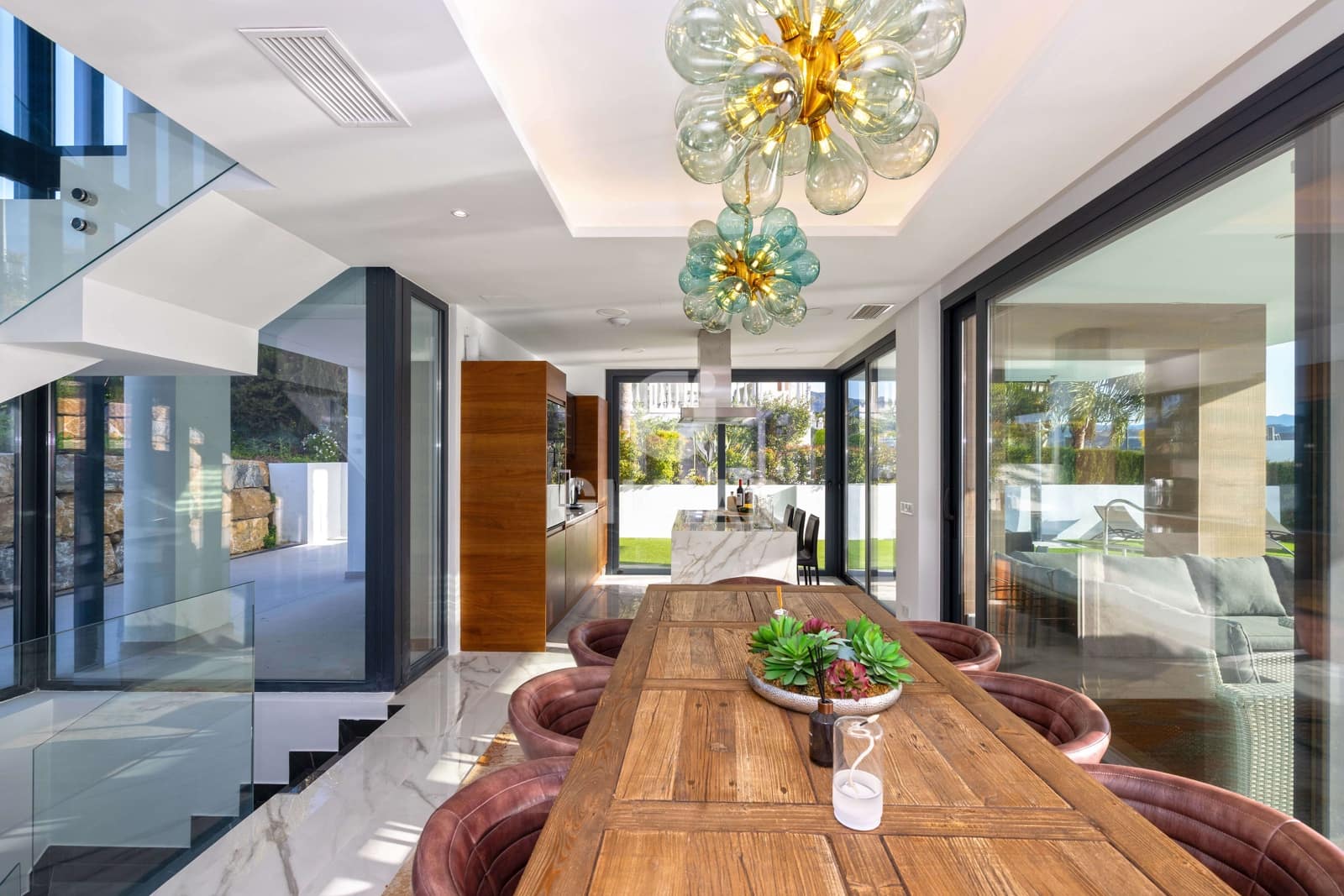 3 makuuhuone Huvila myytävänä paikassa Estepona mukana uima-altaan - 1 440 000 € (Ref: 9756738)