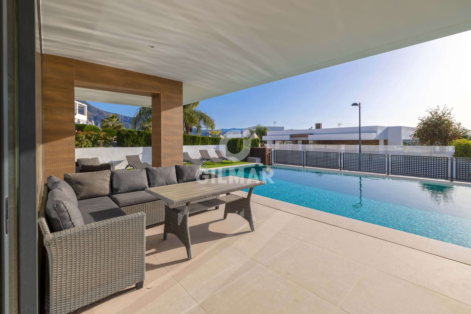 3 makuuhuone Huvila myytävänä paikassa Estepona mukana uima-altaan - 1 440 000 € (Ref: 9756738)