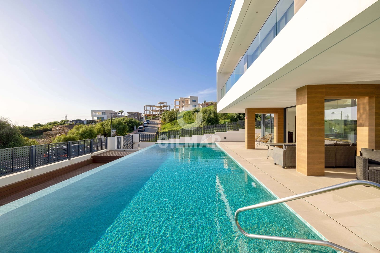 3 makuuhuone Huvila myytävänä paikassa Estepona mukana uima-altaan - 1 440 000 € (Ref: 9756738)