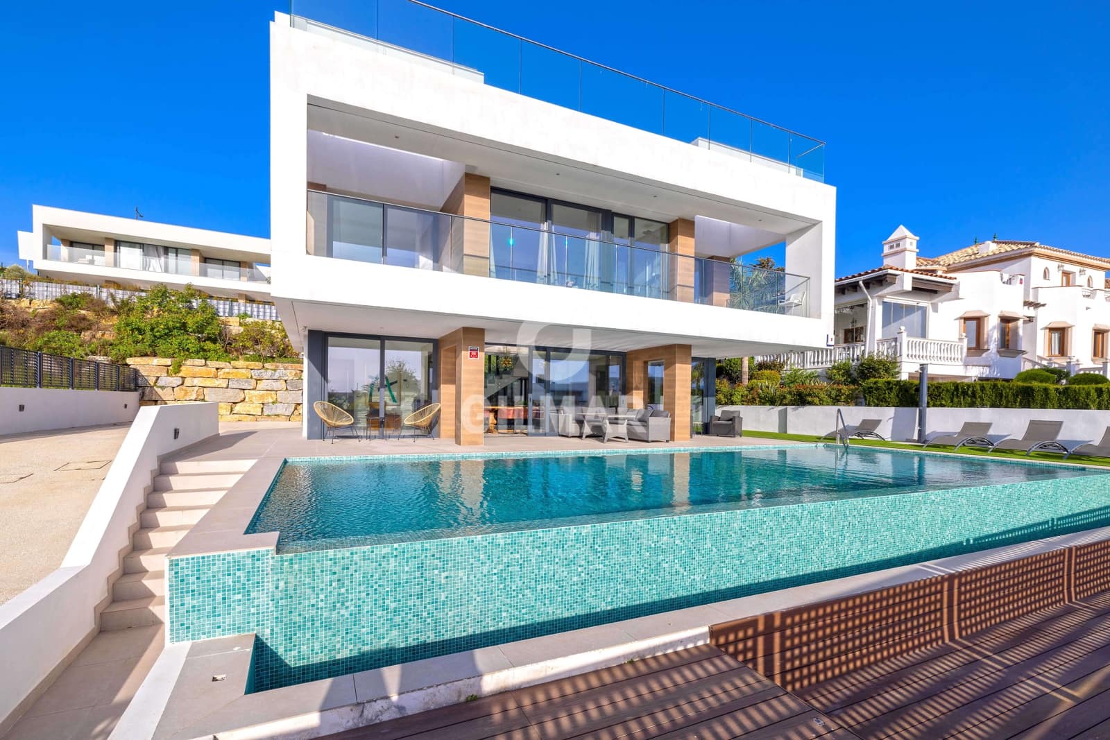 3 makuuhuone Huvila myytävänä paikassa Estepona mukana uima-altaan - 1 440 000 € (Ref: 9756738)