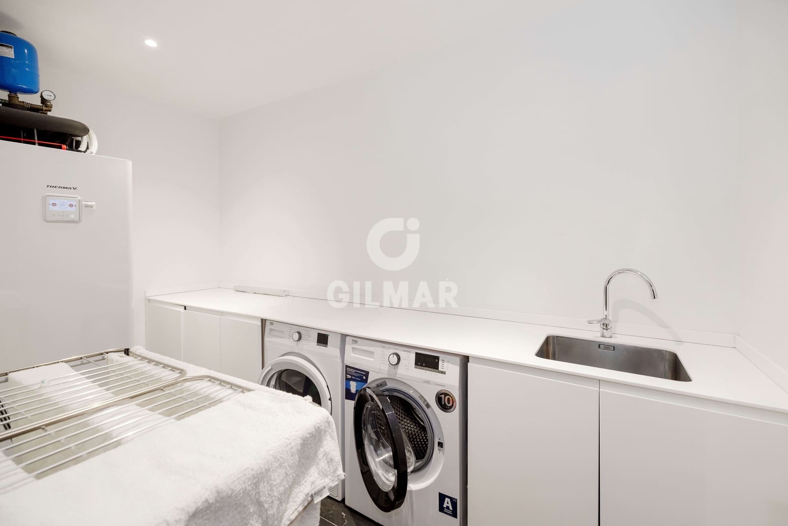 3 makuuhuone Huvila myytävänä paikassa Estepona mukana uima-altaan - 1 440 000 € (Ref: 9756738)