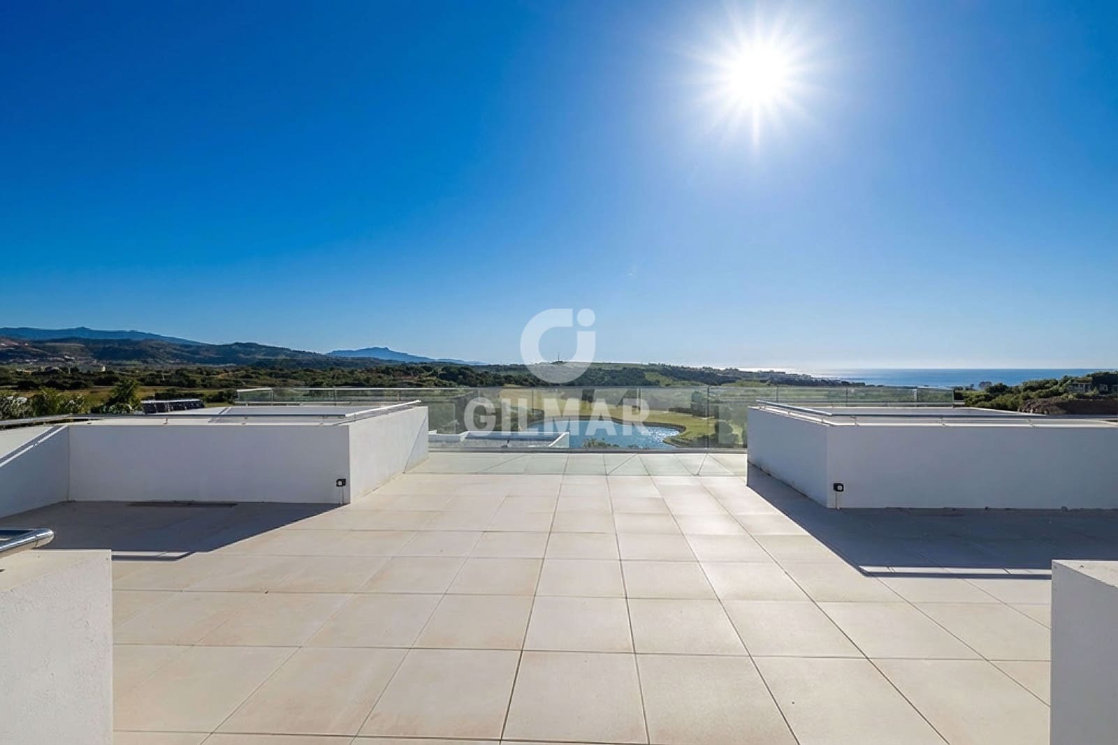 3 makuuhuone Huvila myytävänä paikassa Estepona mukana uima-altaan - 1 440 000 € (Ref: 9756738)