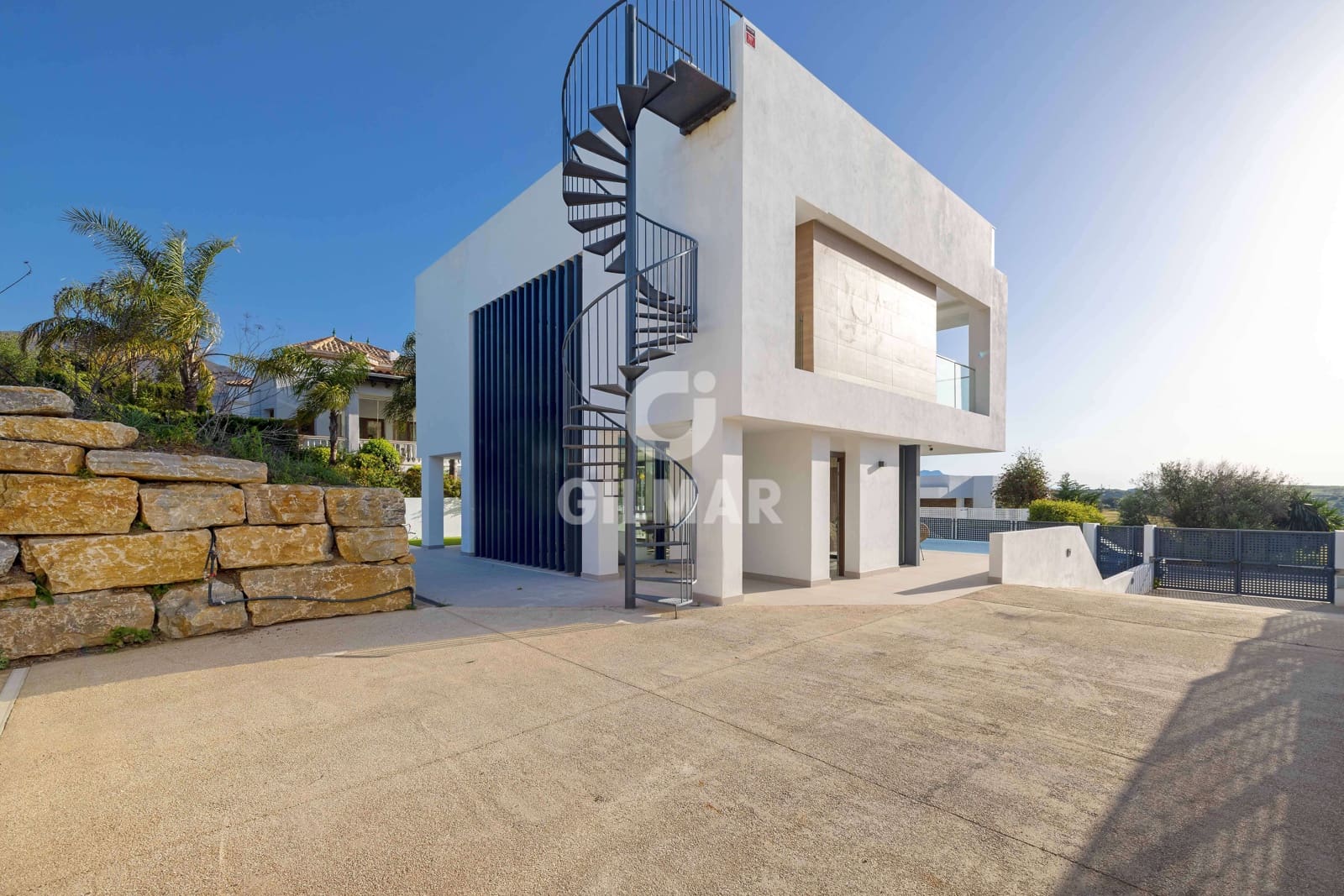 3 makuuhuone Huvila myytävänä paikassa Estepona mukana uima-altaan - 1 440 000 € (Ref: 9756738)