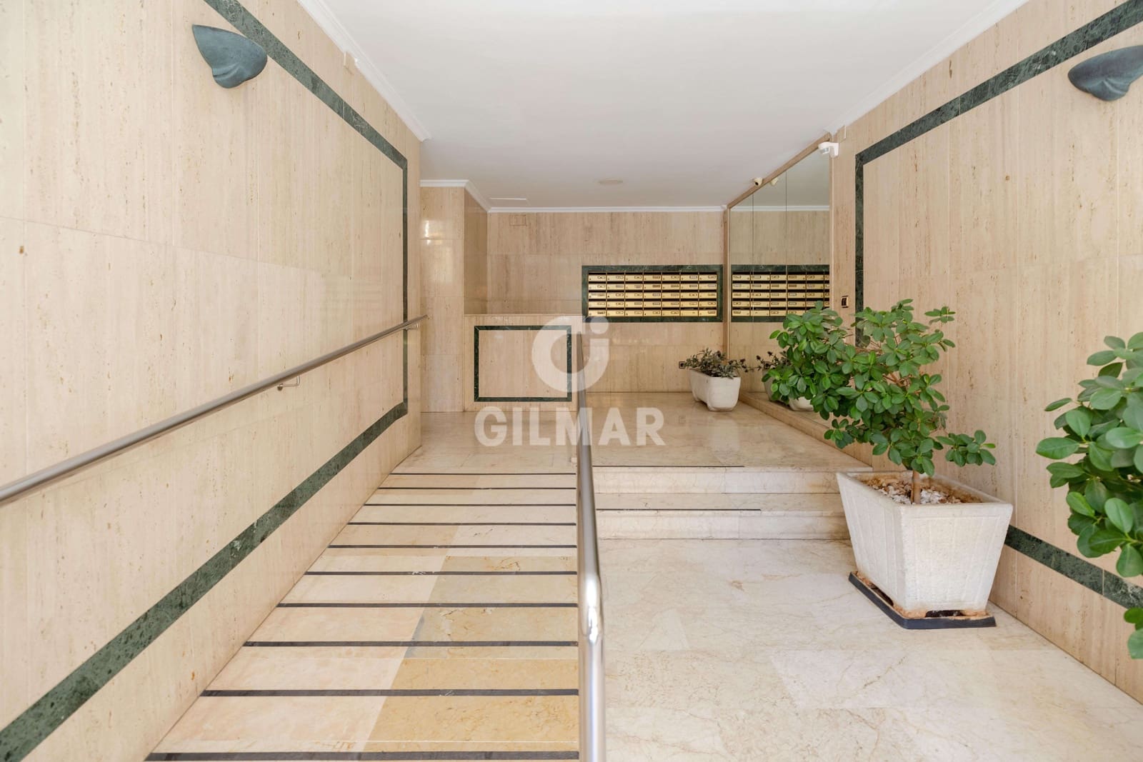 4 slaapkamer Flat te koop in Marbella met garage - € 540.000 (Ref: 9762482)