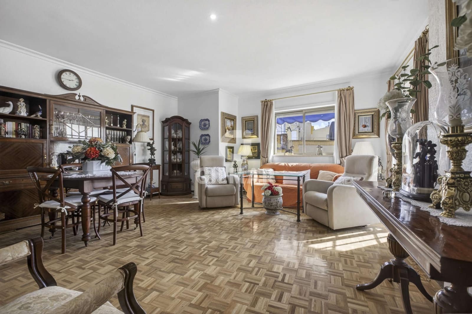 3 bedroom Flat for sale in Seville city with garage - € 950,000 (Ref: 9771007)