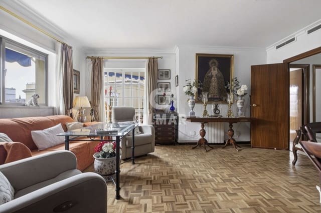 3 bedroom Flat for sale in San Bartolomé, Seville city with garage - € 950,000 (Ref: 9771007)