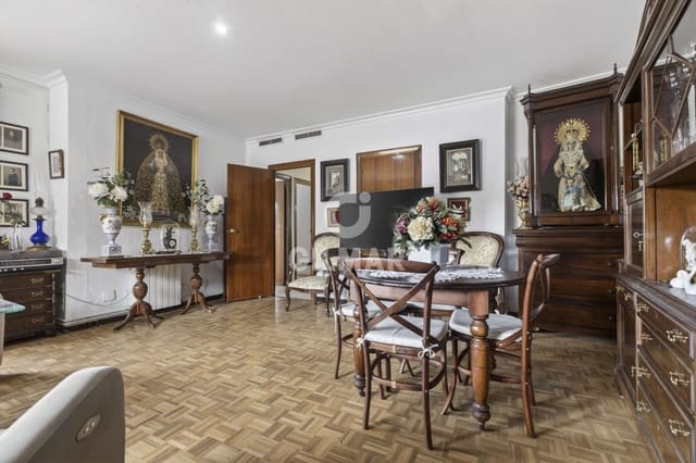 3 bedroom Flat for sale in San Bartolomé, Seville city with garage - € 950,000 (Ref: 9771007)