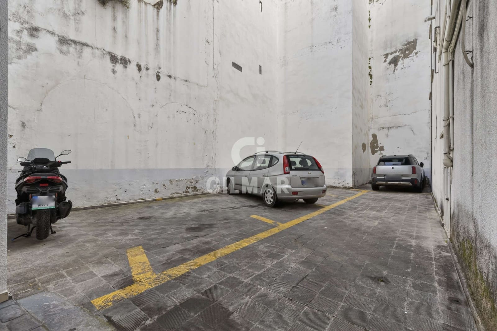 3 bedroom Flat for sale in Seville city with garage - € 950,000 (Ref: 9771007)