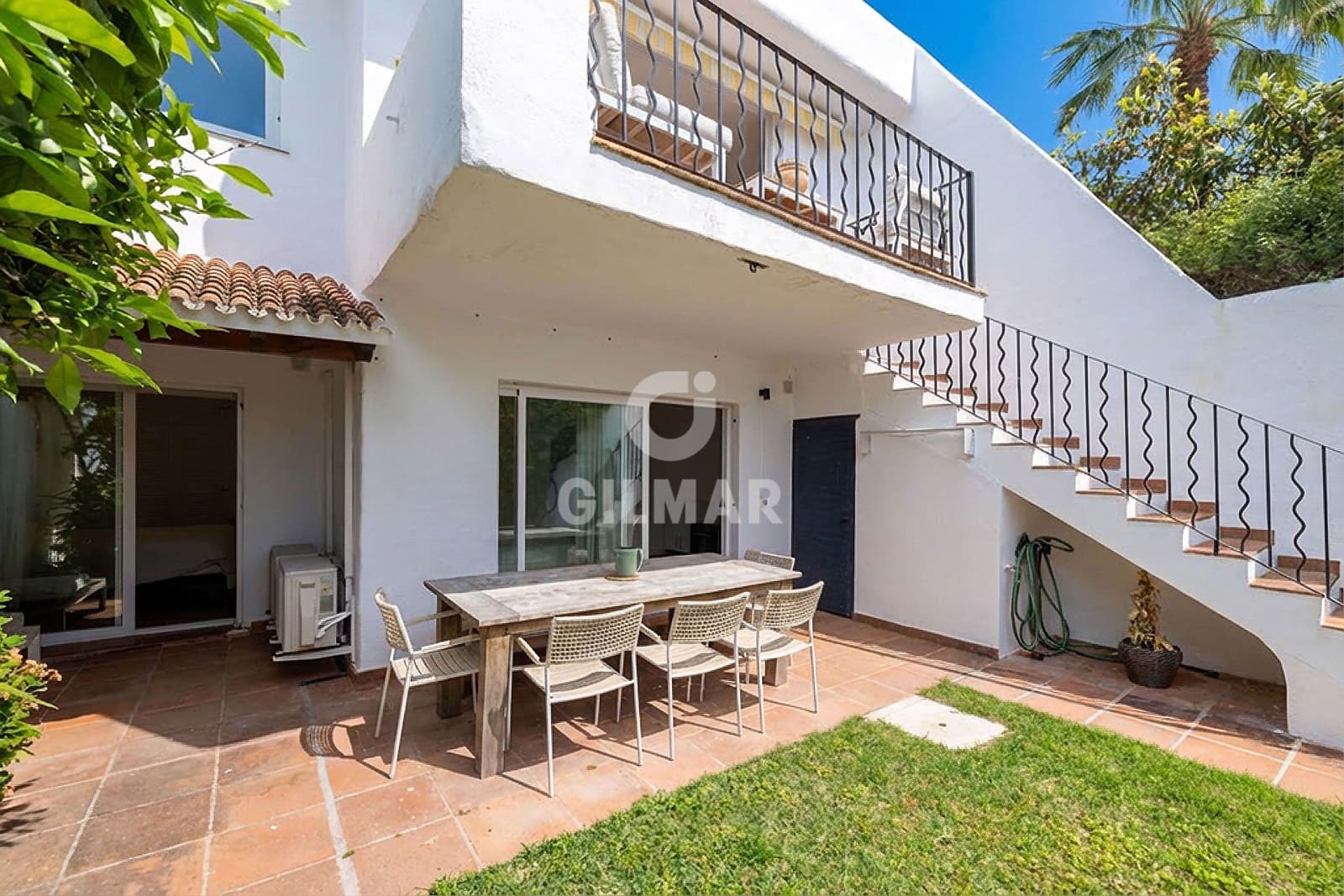 4 soverom Rekkehus til salgs i Cabopino med svømmebasseng garasje - € 549 000 (Ref: 9772460)