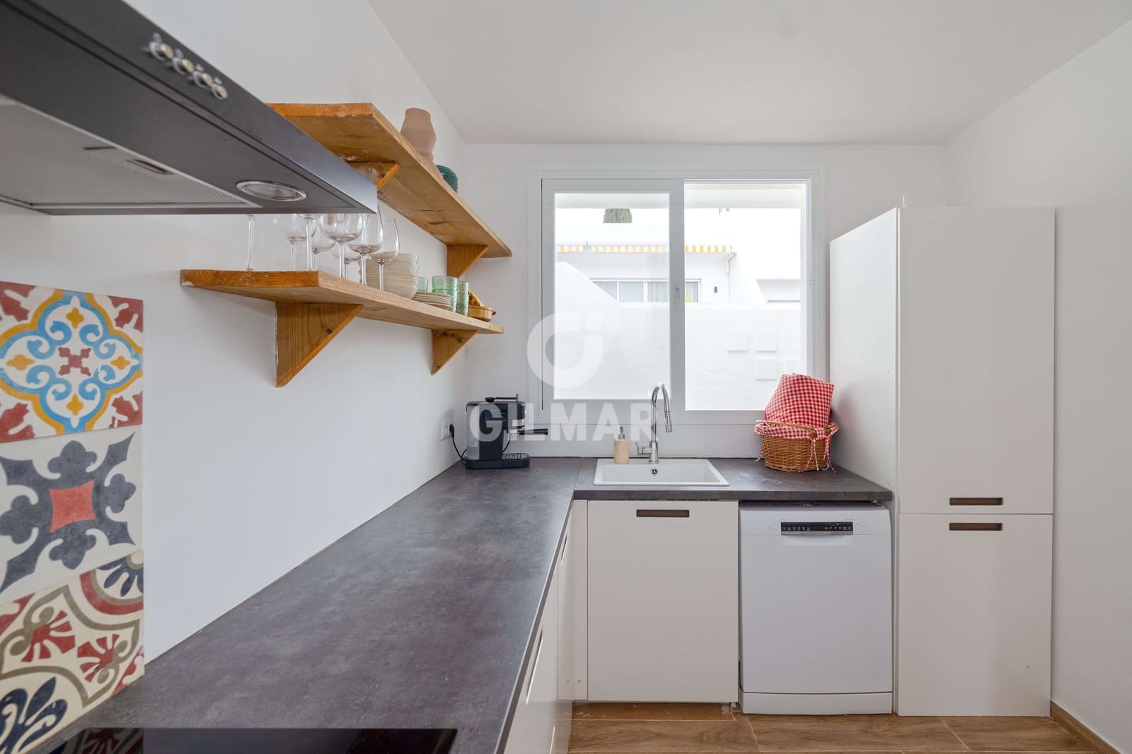 4 soverom Rekkehus til salgs i Cabopino med svømmebasseng garasje - € 549 000 (Ref: 9772460)