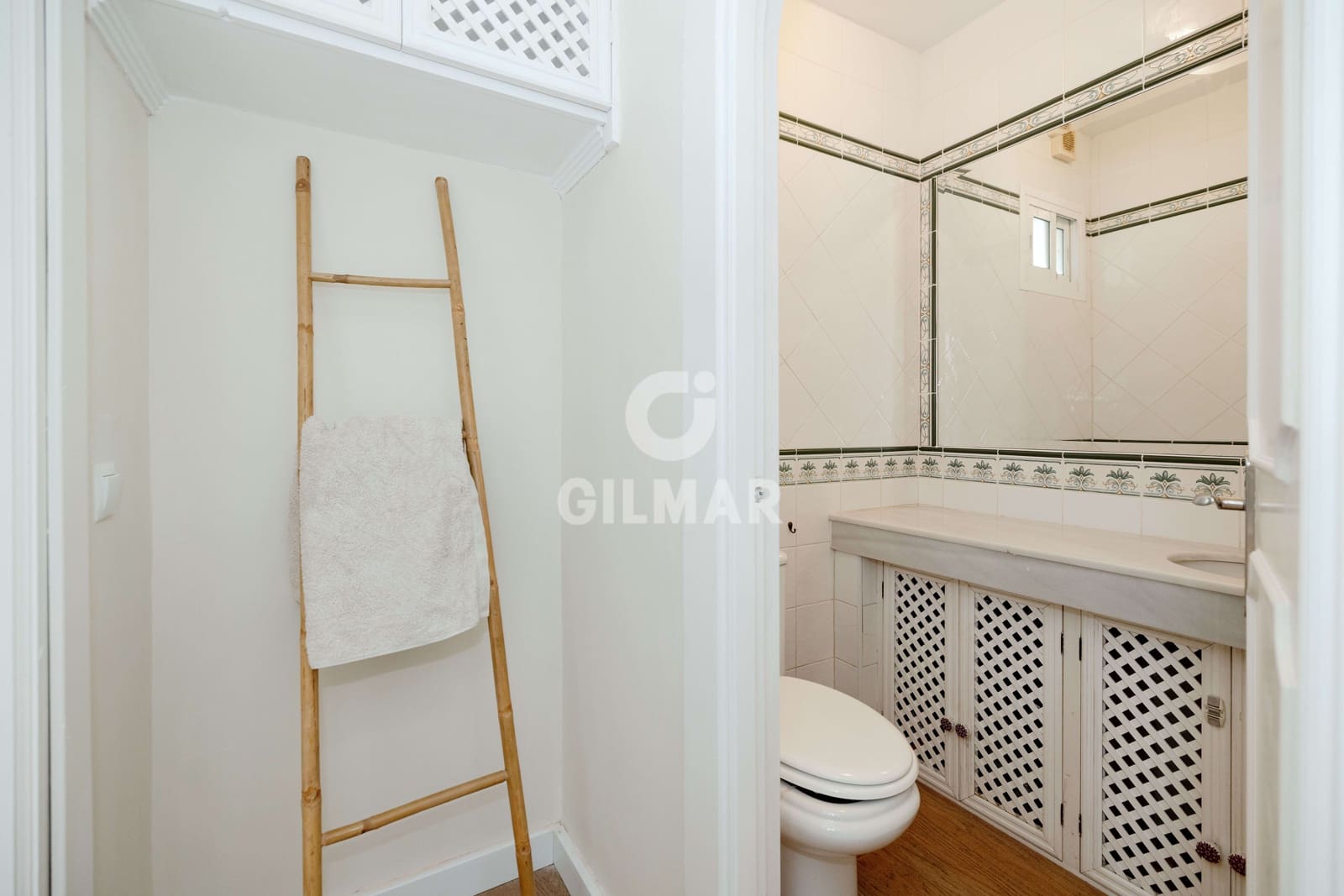 4 soverom Rekkehus til salgs i Cabopino med svømmebasseng garasje - € 549 000 (Ref: 9772460)