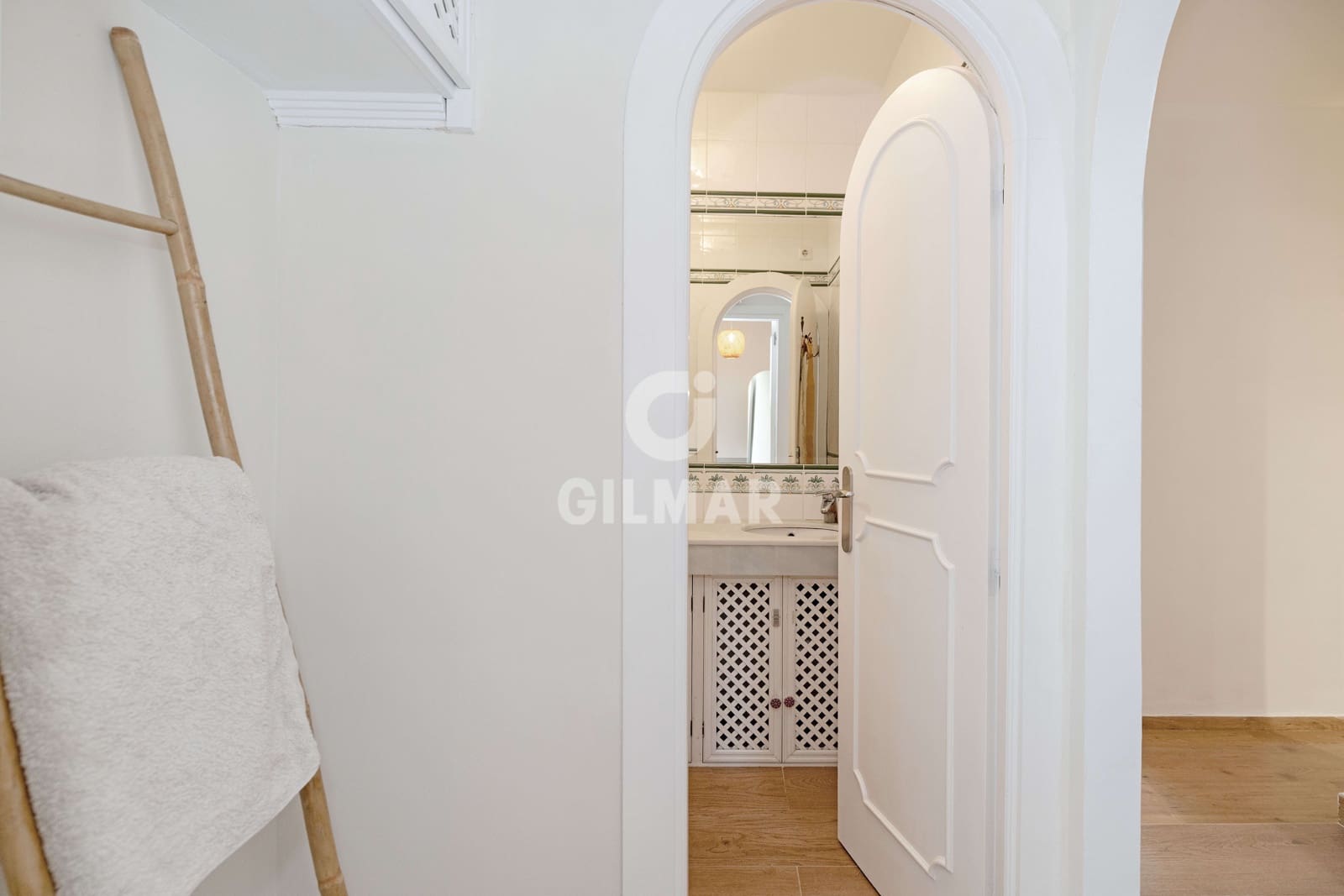 4 soverom Rekkehus til salgs i Cabopino med svømmebasseng garasje - € 549 000 (Ref: 9772460)