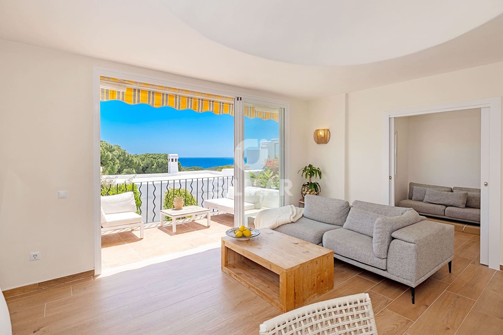 4 soverom Rekkehus til salgs i Cabopino med svømmebasseng garasje - € 549 000 (Ref: 9772460)