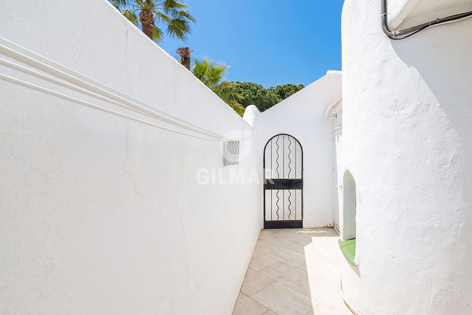 4 soverom Rekkehus til salgs i Cabopino med svømmebasseng garasje - € 549 000 (Ref: 9772460)